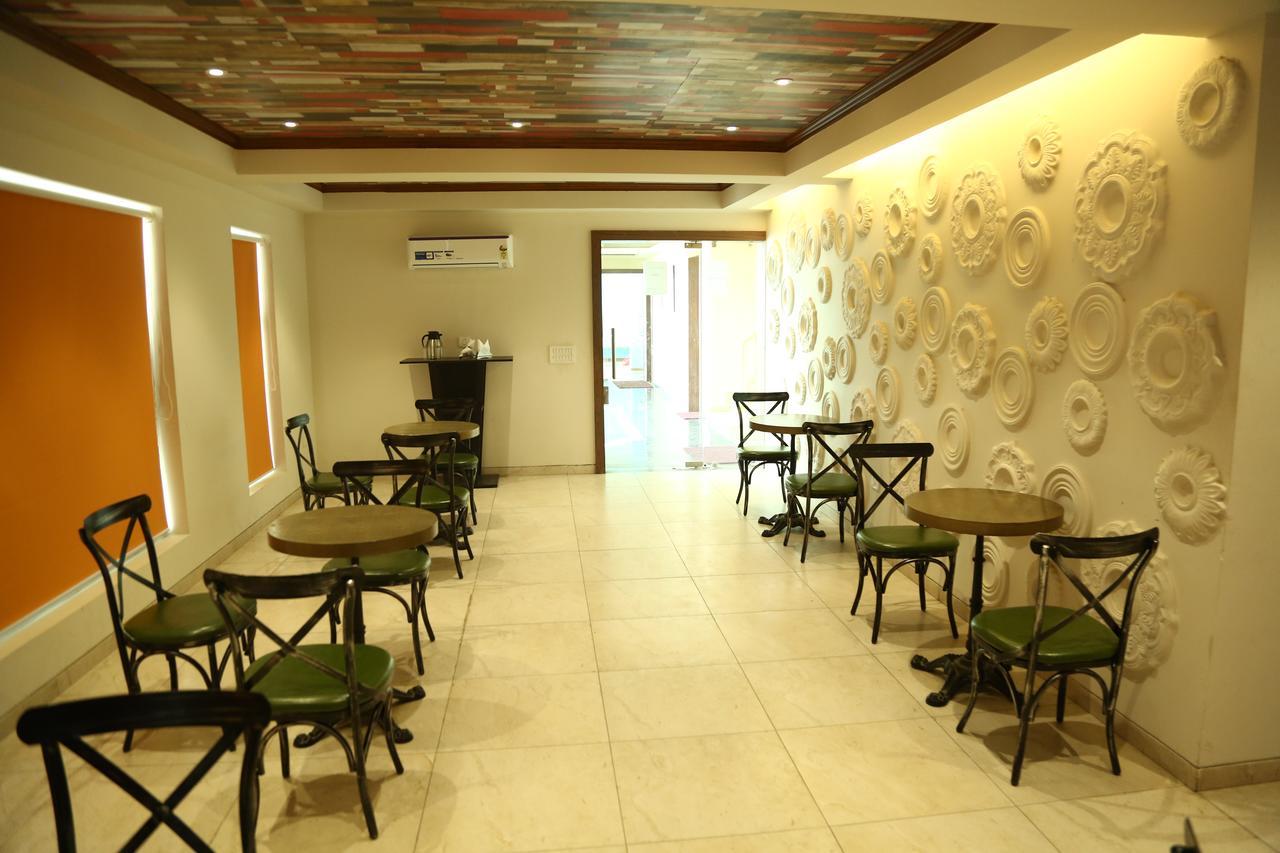 Home-Like Infinity Resort Vrindāvan Extérieur photo
