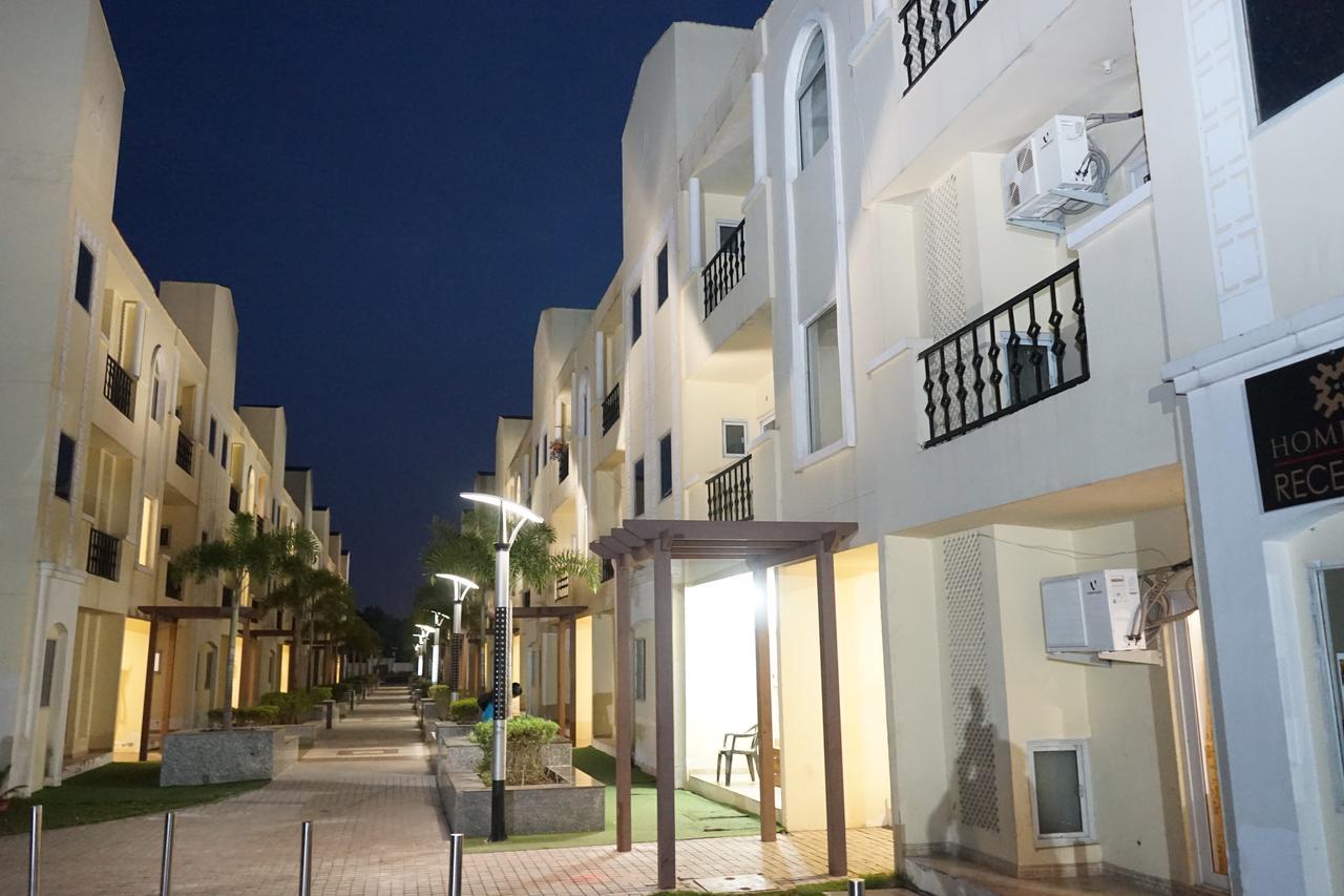 Home-Like Infinity Resort Vrindāvan Extérieur photo